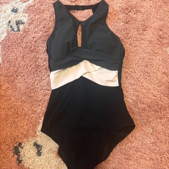 Profile Black/White/Gray Swimsuit Size 8 One Piece Slimming High Neck Low Back - Picture 1 of 5